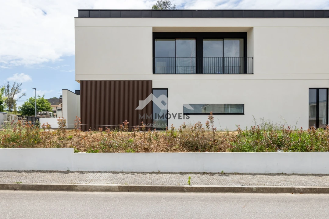Moradia T4 para Venda em Santa Marinha e São Pedro da Afurada Foto 39