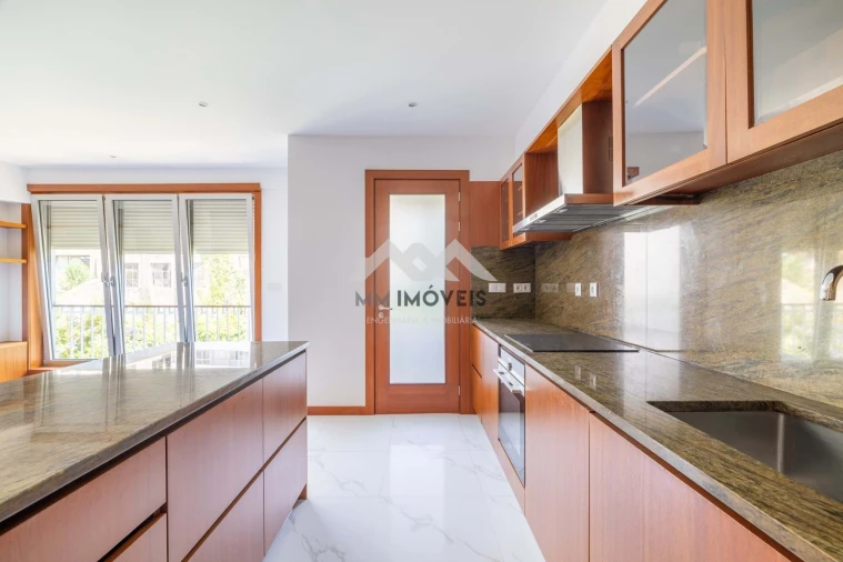 Apartamento T2 para Arrendamento em Cedofeita, Santo Ildefonso, Sé, Miragaia, São Nicolau e Vitória Foto 3