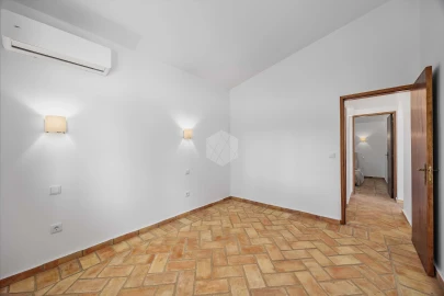 Moradia T3 para Venda em Santa Barbara de Nexe