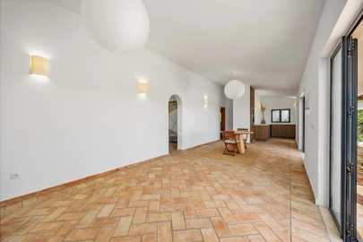 Moradia T3 para Venda em Santa Barbara de Nexe