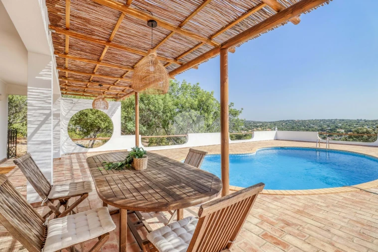 Moradia T3 para Venda em Santa Barbara de Nexe