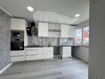 Apartamento T2 para Venda em Oeiras e São Julião da Barra, Paço de Arcos e Caxias