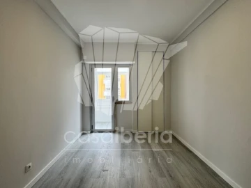 Apartamento T2 para Venda em Oeiras e São Julião da Barra, Paço de Arcos e Caxias