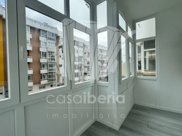 Apartamento T2 para Venda em Oeiras e São Julião da Barra, Paço de Arcos e Caxias