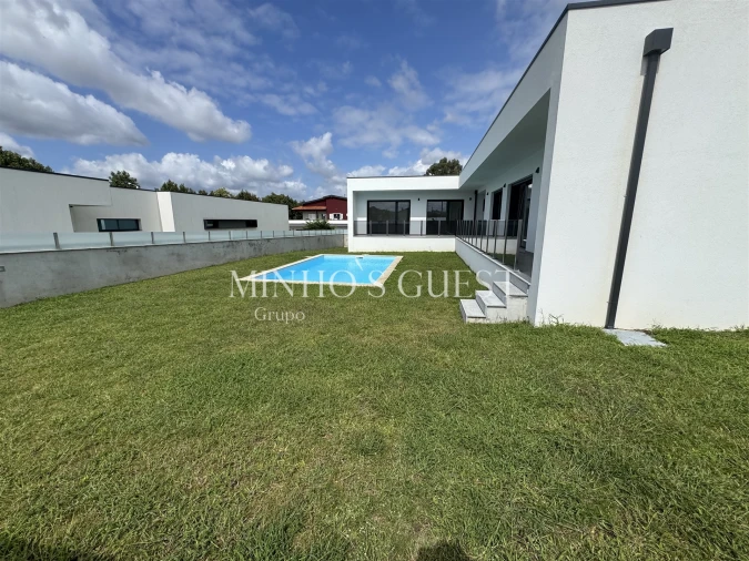 Moradia T3 para Venda em Merelim (São Paio), Panoias e Parada de Tibães Foto 6