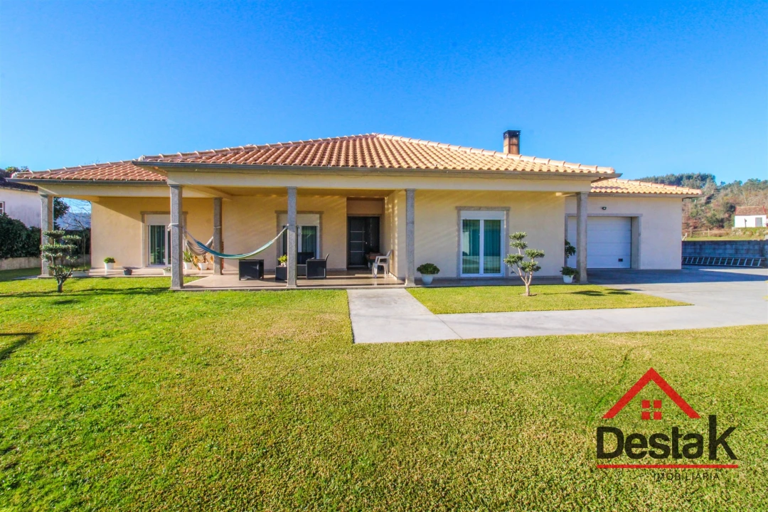 Moradia T3 para Venda em Santa Cruz da Trapa e São Cristóvão de Lafões Foto 2