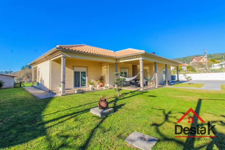 Moradia T3 para Venda em Santa Cruz da Trapa e São Cristóvão de Lafões Foto 4