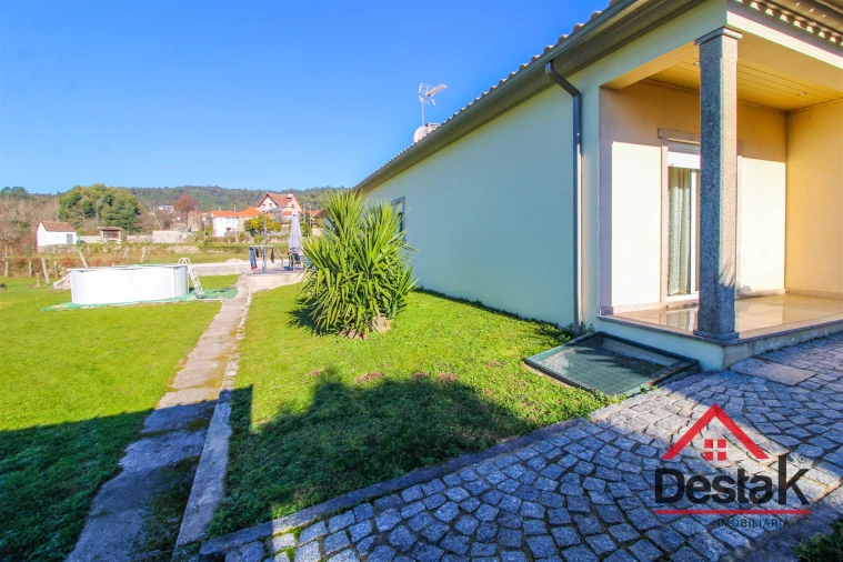 Moradia T3 para Venda em Santa Cruz da Trapa e São Cristóvão de Lafões Foto 9