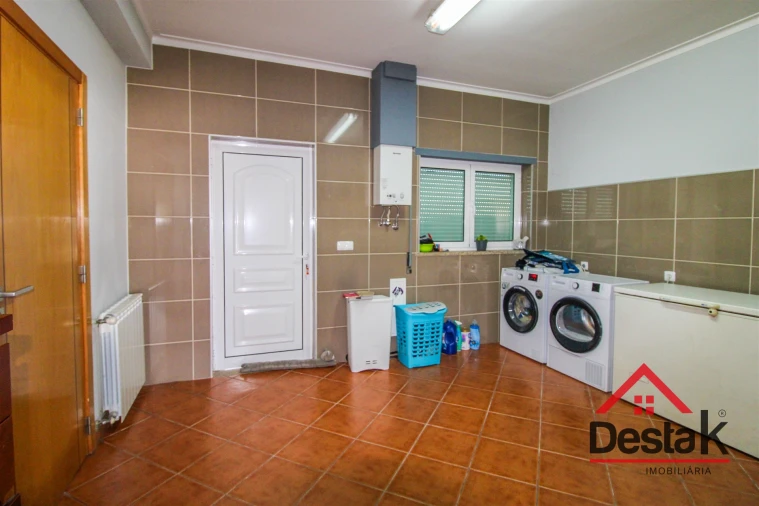 Moradia T3 para Venda em Santa Cruz da Trapa e São Cristóvão de Lafões Foto 18