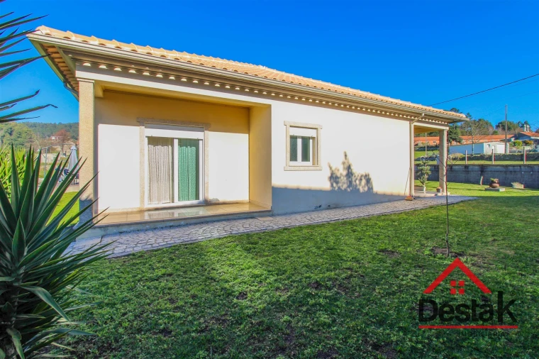 Moradia T3 para Venda em Santa Cruz da Trapa e São Cristóvão de Lafões Foto 7