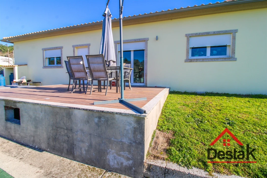 Moradia T3 para Venda em Santa Cruz da Trapa e São Cristóvão de Lafões Foto 12