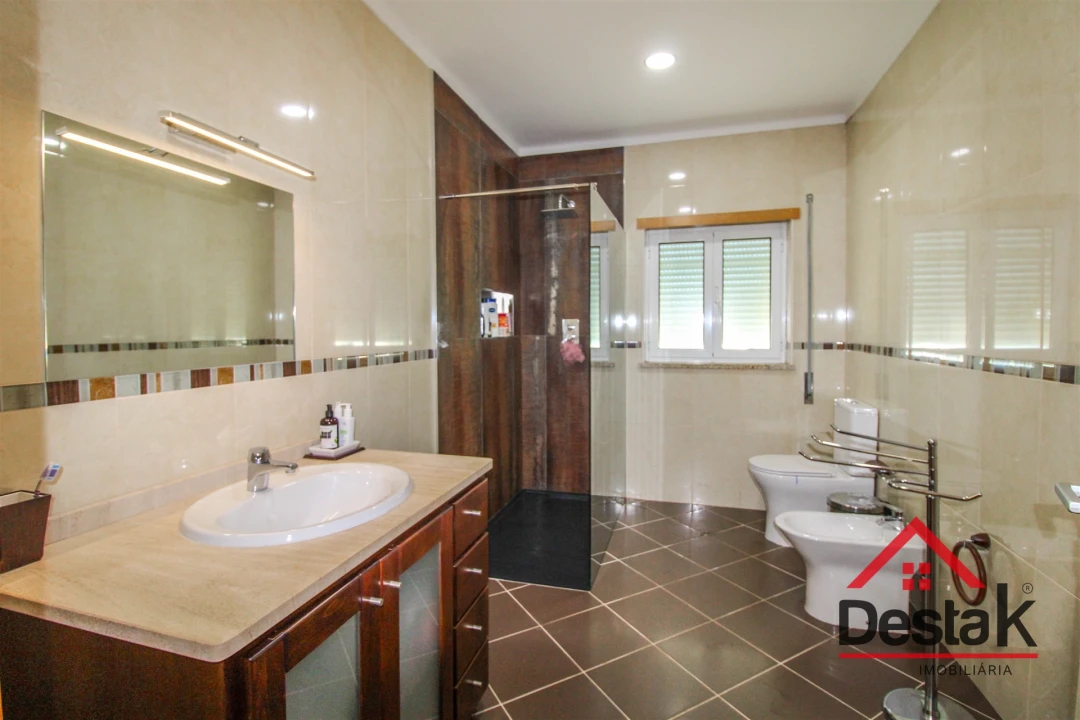 Moradia T3 para Venda em Santa Cruz da Trapa e São Cristóvão de Lafões Foto 25