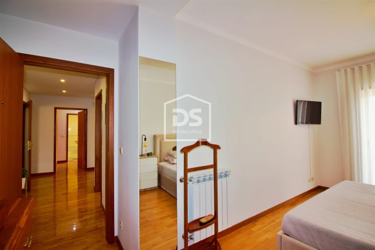 Apartamento T4 para Venda em Paredes Foto 37