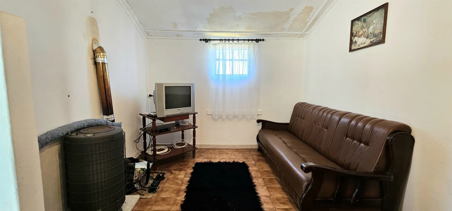 Moradia T2 para Venda em Cortes do Meio Foto 15