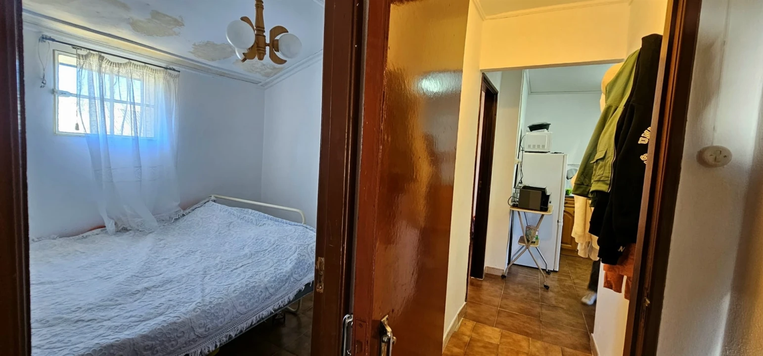 Moradia T2 para Venda em Cortes do Meio Foto 19