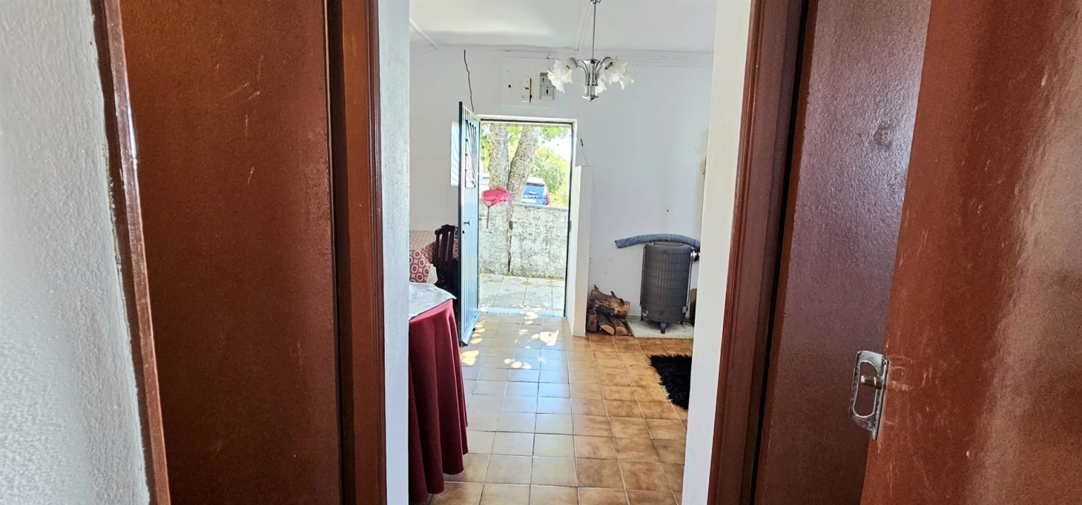 Moradia T2 para Venda em Cortes do Meio Foto 36