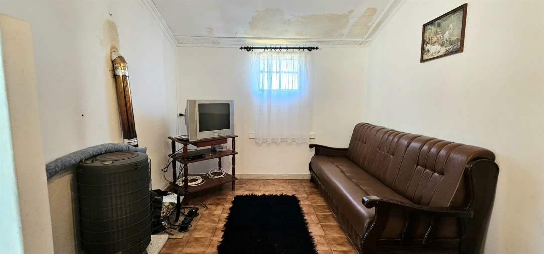 Moradia T2 para Venda em Cortes do Meio Foto 15