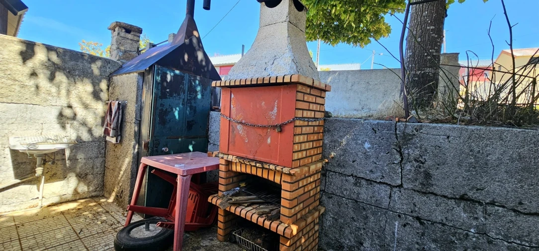 Moradia T2 para Venda em Cortes do Meio Foto 7