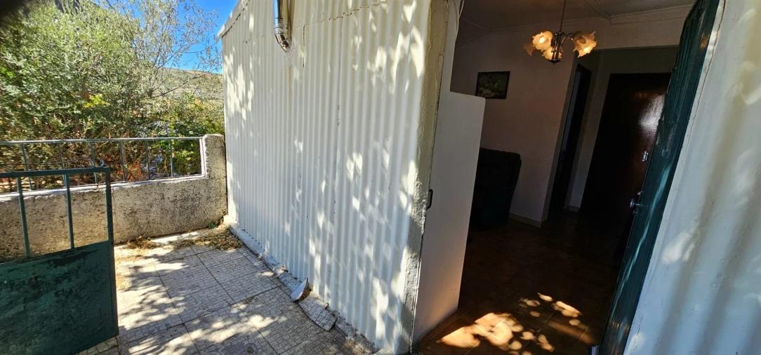 Moradia T2 para Venda em Cortes do Meio Foto 12