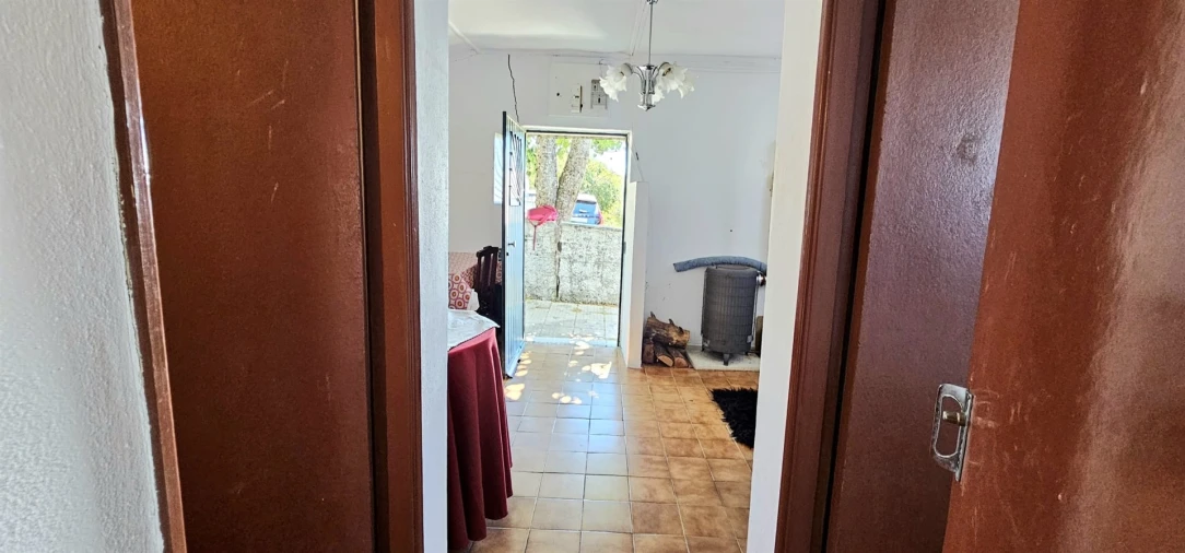 Moradia T2 para Venda em Cortes do Meio Foto 36