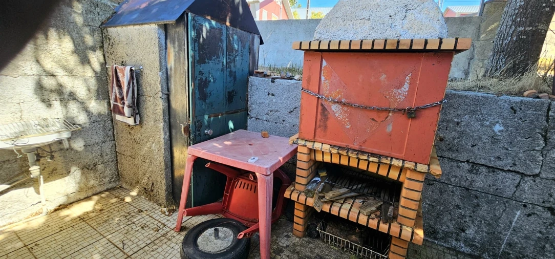 Moradia T2 para Venda em Cortes do Meio Foto 9