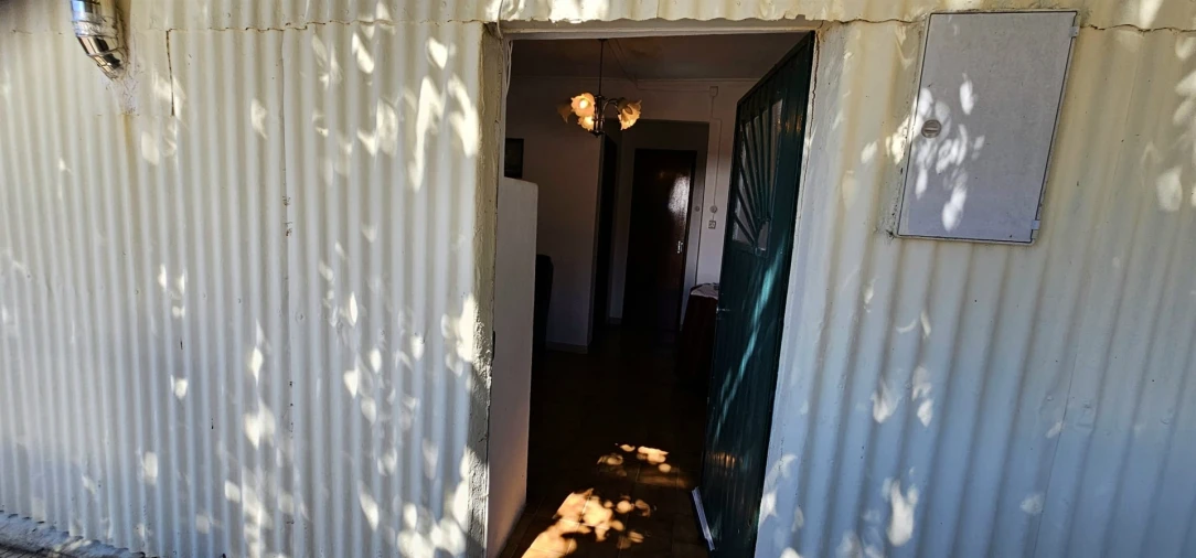 Moradia T2 para Venda em Cortes do Meio Foto 11