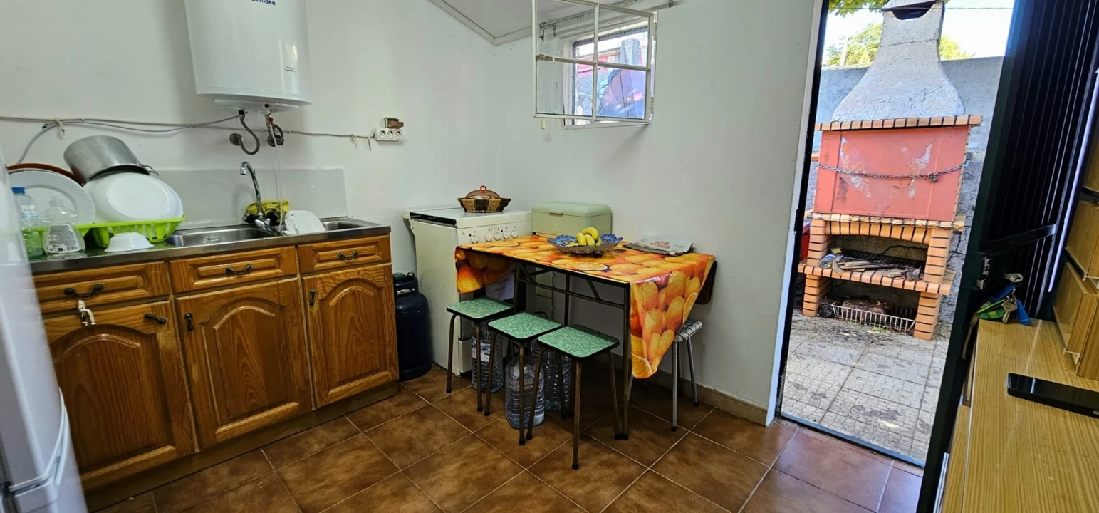 Moradia T2 para Venda em Cortes do Meio Foto 40