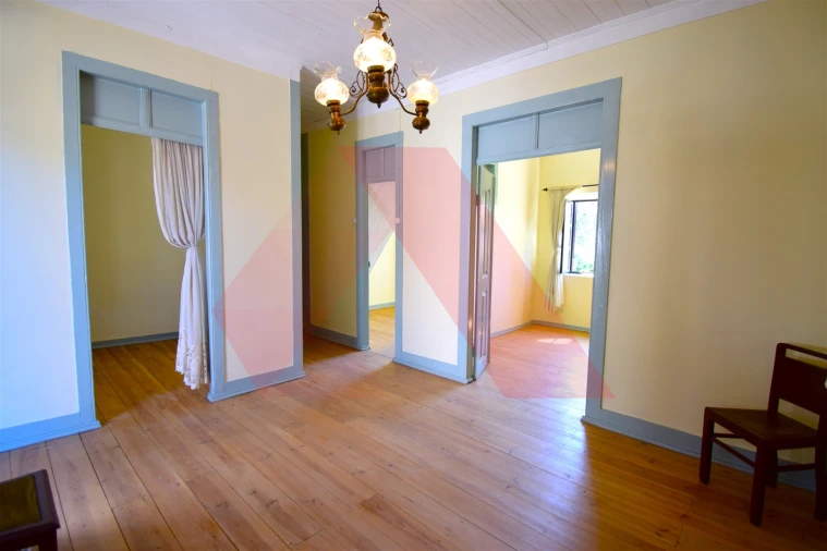 Moradia T2 para Venda em Covas e Vila Nova de Oliveirinha Foto 7