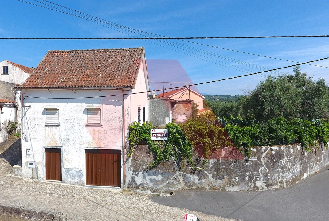 Moradia T2 para Venda em Covas e Vila Nova de Oliveirinha Foto 1