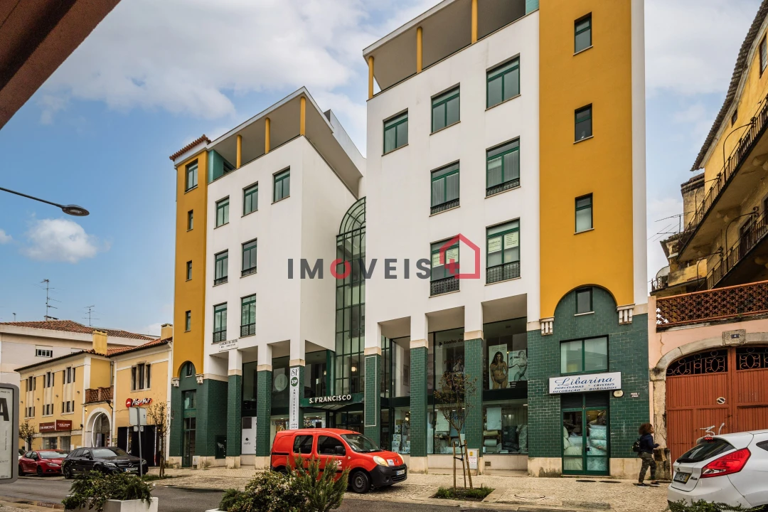 Apartamento T5 para Venda em Leiria, Pousos, Barreira e Cortes Foto 1