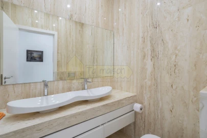 Moradia T4 para Venda em Quelfes