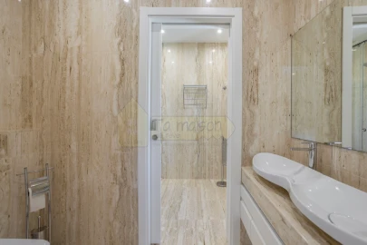 Moradia T4 para Venda em Quelfes