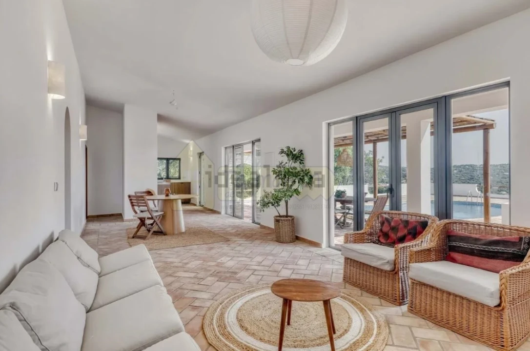 Moradia T3 para Venda em Santa Barbara de Nexe Foto 5