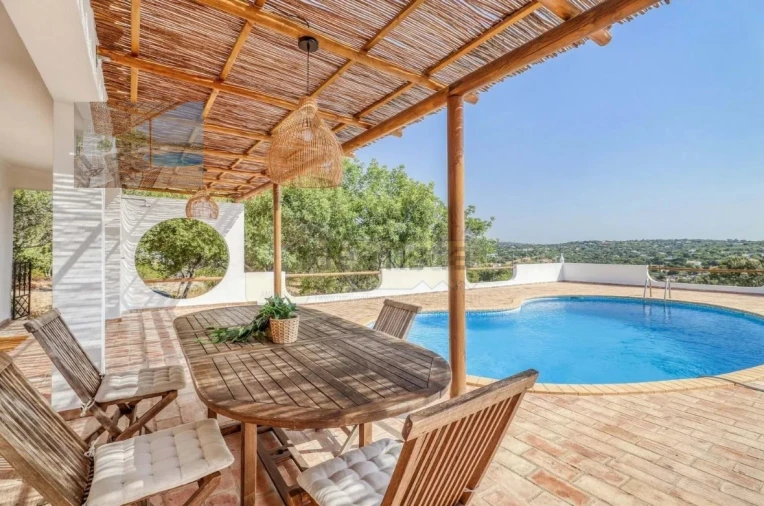 Moradia T3 para Venda em Santa Barbara de Nexe Foto 4