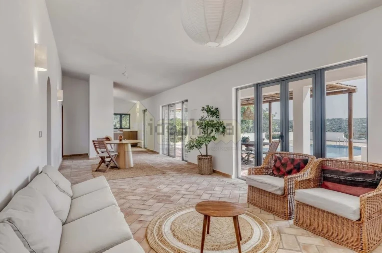 Moradia T3 para Venda em Santa Barbara de Nexe Foto 5