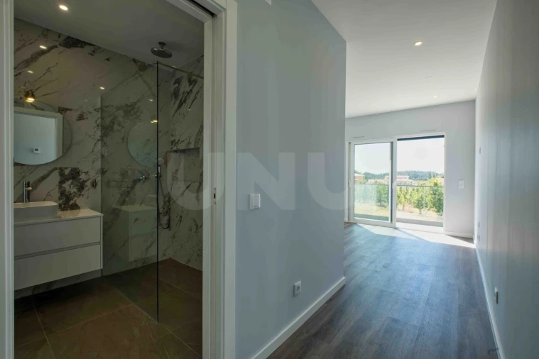 Moradia T4 para Venda em Alfeizerão Foto 10