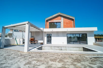 Moradia T4 para Venda em Santa Maria, São Pedro e Sobral da Lagoa