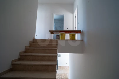 Moradia T4 para Venda em Santa Maria, São Pedro e Sobral da Lagoa