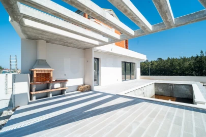 Moradia T4 para Venda em Santa Maria, São Pedro e Sobral da Lagoa