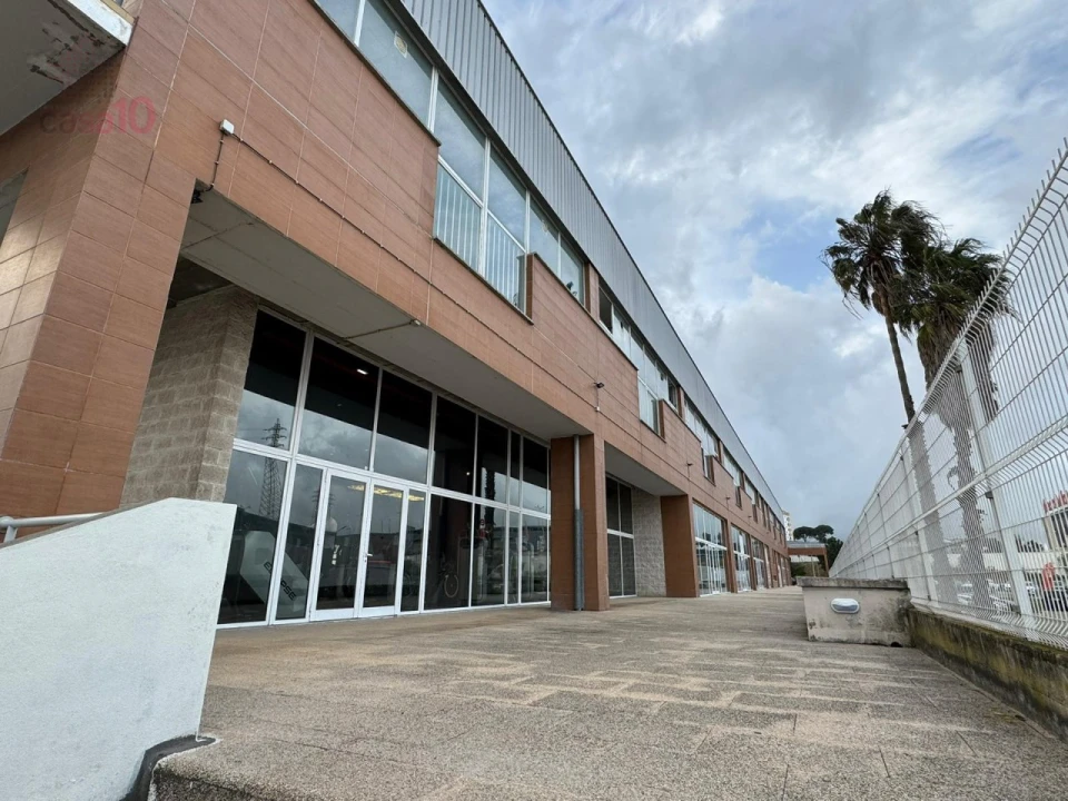 Loja para Venda em Setubal (São Sebastião) Foto 1