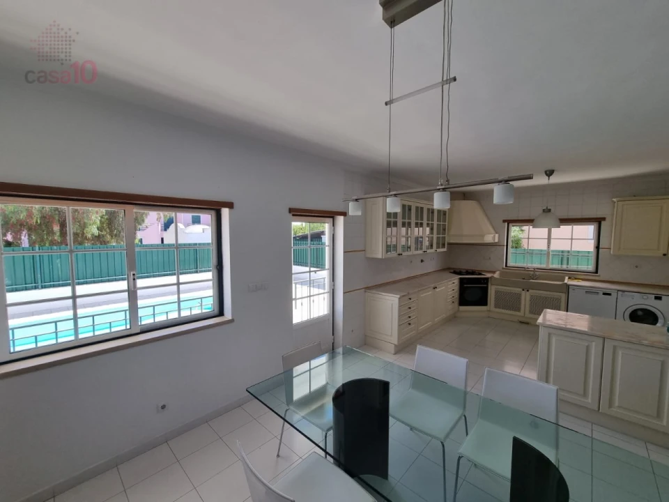 Moradia T4 para Arrendamento em Atalaia e Alto Estanqueiro-Jardia Foto 7