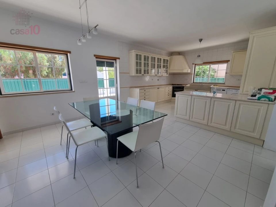 Moradia T4 para Arrendamento em Atalaia e Alto Estanqueiro-Jardia Foto 8