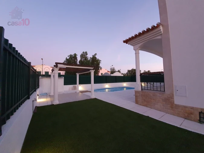 Moradia T4 para Arrendamento em Atalaia e Alto Estanqueiro-Jardia Foto 12