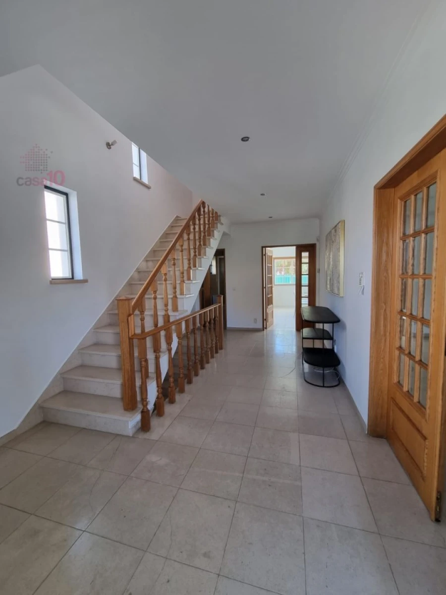 Moradia T4 para Arrendamento em Atalaia e Alto Estanqueiro-Jardia Foto 9