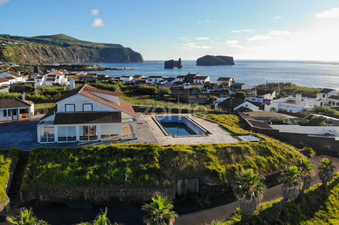 Moradia T5 para Venda em Mosteiros Foto 2