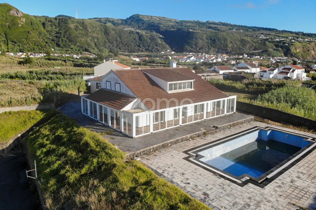 Moradia T5 para Venda em Mosteiros Foto 3