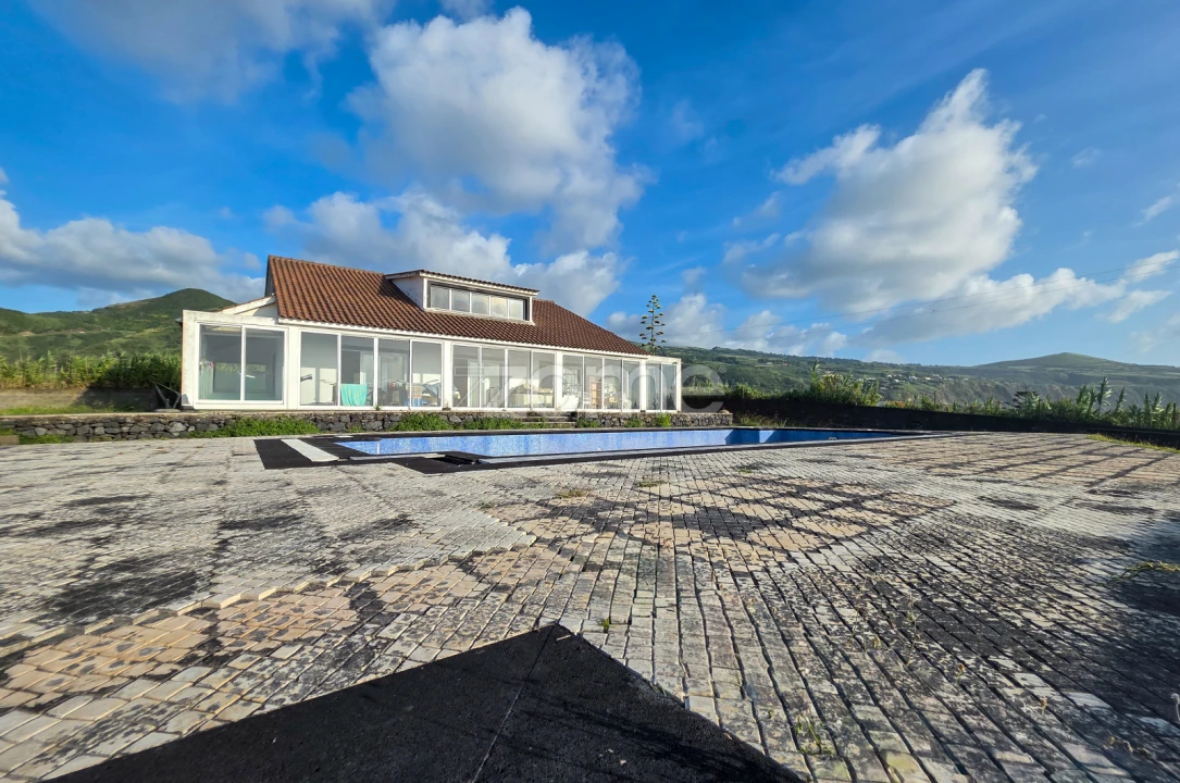 Moradia T5 para Venda em Mosteiros Foto 5