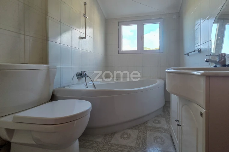 Moradia T5 para Venda em Mosteiros Foto 16