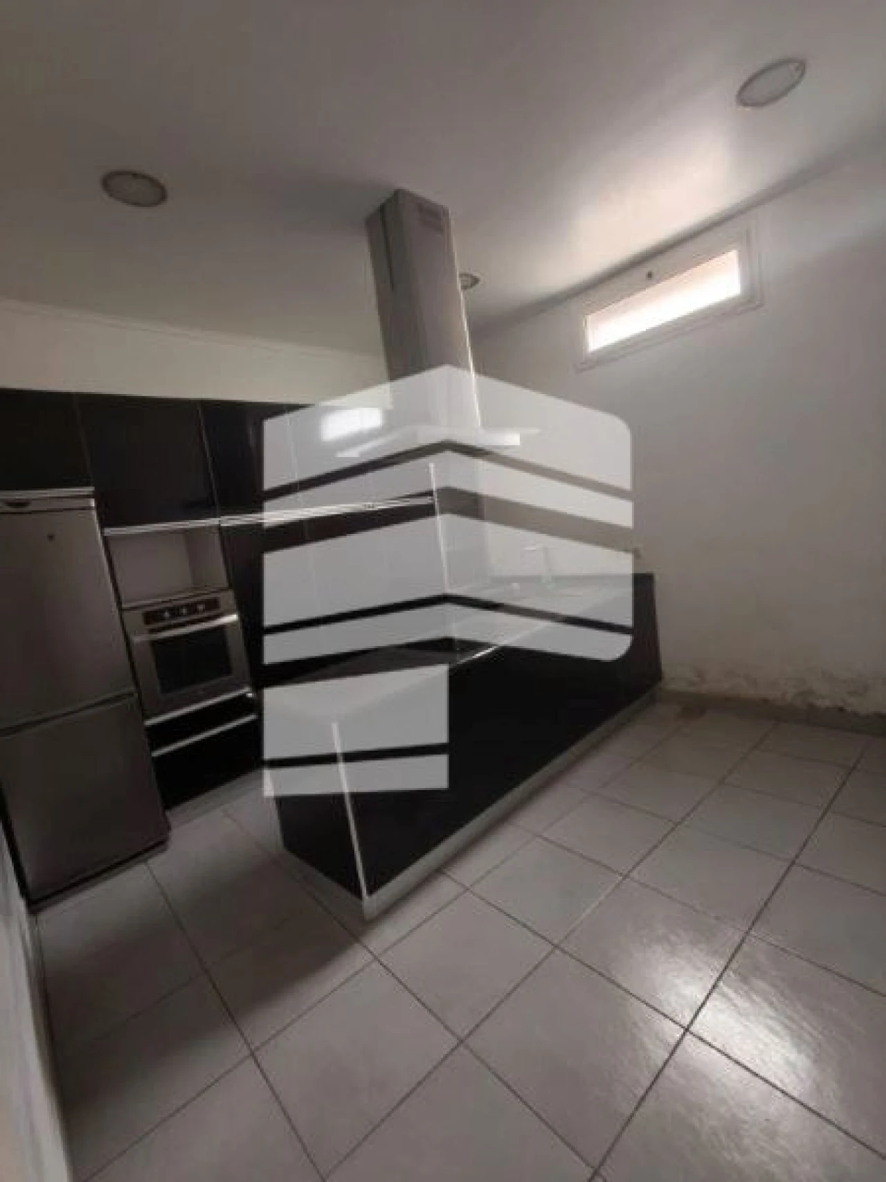 Moradia T6 para Venda em Estreito de Camara de Lobos Foto 21