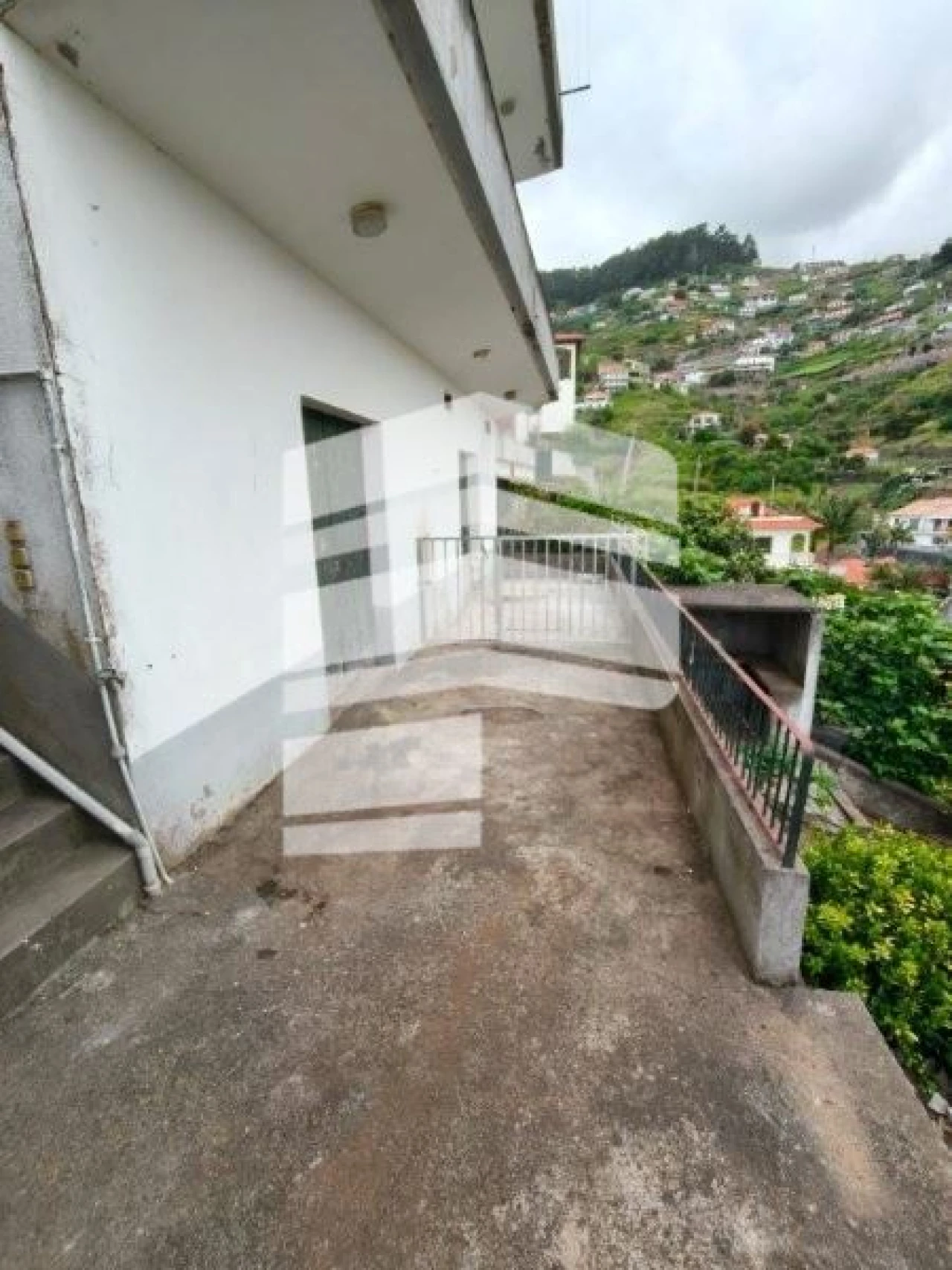 Moradia T6 para Venda em Estreito de Camara de Lobos Foto 26